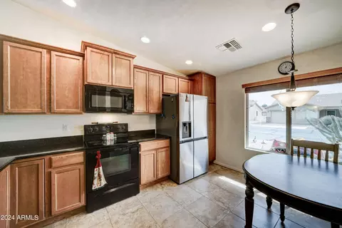 Kitchen - 2101 S Meridian Rd #157, Apache Junction, AZ 85120 photo 2 of 4