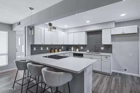 608 S Revolta Cir, Mesa, AZ 85208