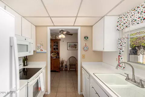 13709 N 98th Ave #B, Sun City, AZ 85351