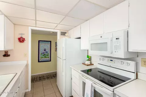 13709 N 98th Ave #B, Sun City, AZ 85351
