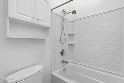 Bath - 1432 E Pedro Rd, Phoenix, AZ 85042 photo 4 of 5