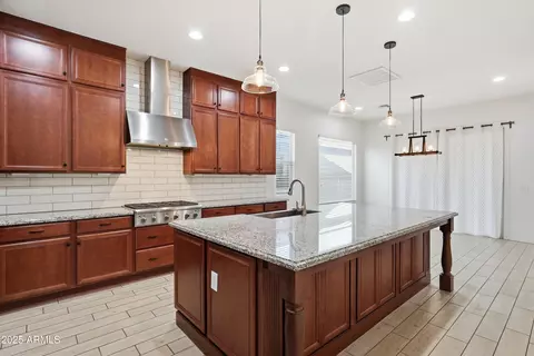 Kitchen - 1432 E Pedro Rd, Phoenix, AZ 85042 photo 3 of 4