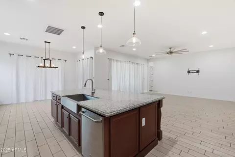 Kitchen - 1432 E Pedro Rd, Phoenix, AZ 85042 photo 4 of 4