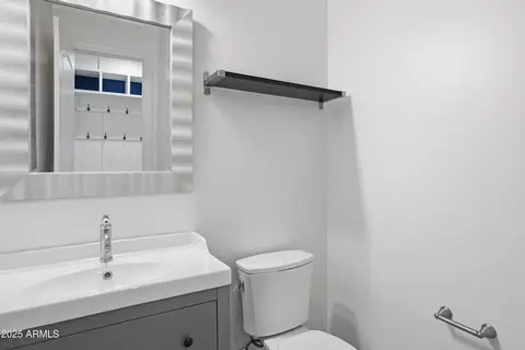 Bath - 1432 E Pedro Rd, Phoenix, AZ 85042 photo 3 of 5
