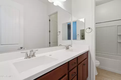 Bath - 1432 E Pedro Rd, Phoenix, AZ 85042 photo 1 of 5