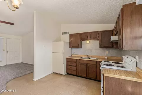 3645 N 71st Ave #10, Phoenix, AZ 85033