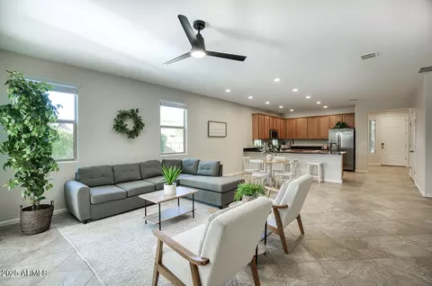 Living - 3507 E Alfalfa Dr, Gilbert, AZ 85298 photo 1 of 1