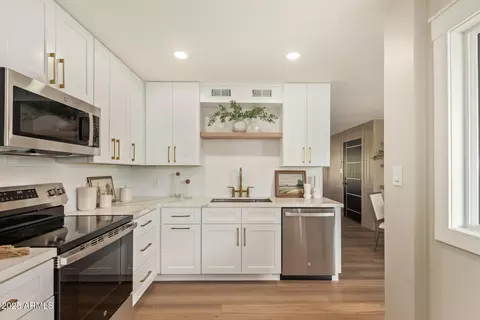 Kitchen - 4201 E Camelback Rd #14, Phoenix, AZ 85018 photo 3 of 4