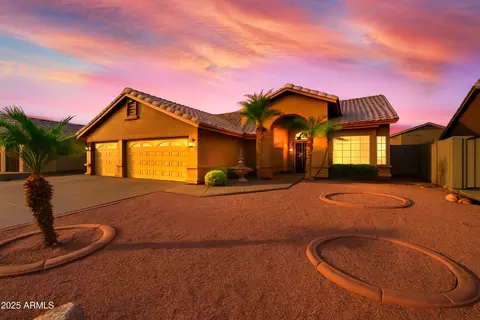 7916 W Rose Ln, Glendale, AZ 85303