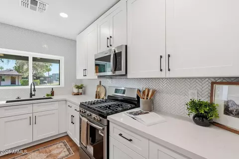 Kitchen - 3102 N 34th St, Phoenix, AZ 85018 photo 3 of 3
