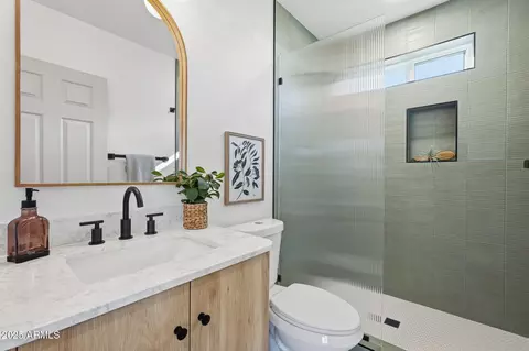 Bath - 3102 N 34th St, Phoenix, AZ 85018 photo 2 of 2