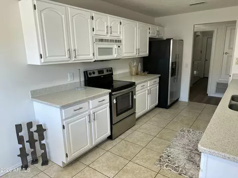 Kitchen - 3909 E Lavender Ln E, Phoenix, AZ 85044 photo 2 of 3