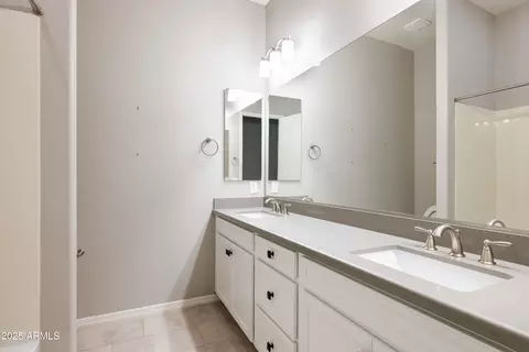Bath - 4554 S Eastern Run, Mesa, AZ 85212 photo 3 of 4