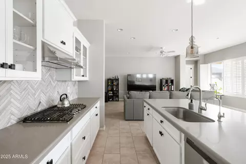 Kitchen - 4554 S Eastern Run, Mesa, AZ 85212 photo 2 of 4