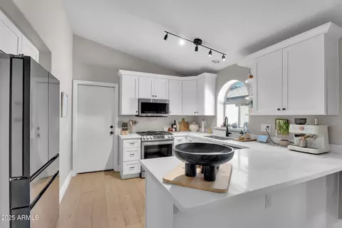 Kitchen - 4520 E Lone Cactus Dr, Phoenix, AZ 85050 photo 1 of 5
