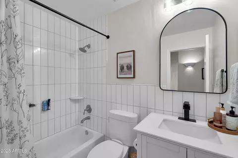 Bath - 4520 E Lone Cactus Dr, Phoenix, AZ 85050 photo 4 of 4