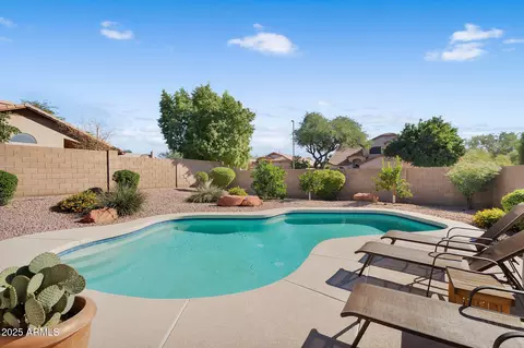 Exterior - 4520 E Lone Cactus Dr, Phoenix, AZ 85050 photo 6 of 8