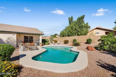 Exterior - 4520 E Lone Cactus Dr, Phoenix, AZ 85050 photo 3 of 8