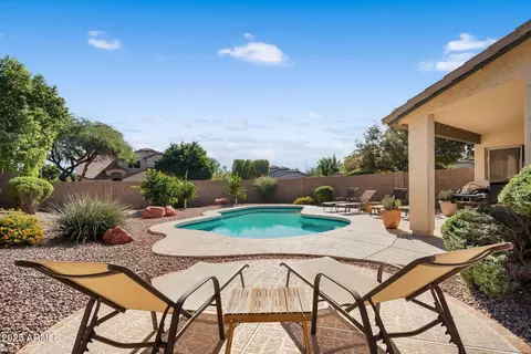 Exterior - 4520 E Lone Cactus Dr, Phoenix, AZ 85050 photo 7 of 8