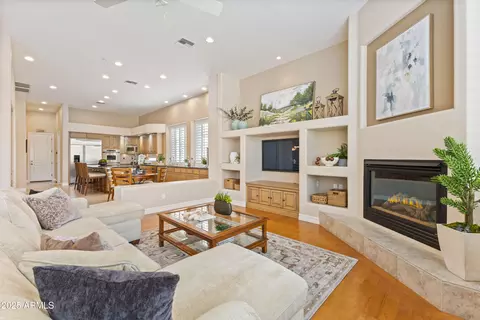 Living - 5362 E Herrera Dr, Phoenix, AZ 85054 photo 3 of 4