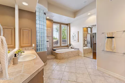 Bath - 5362 E Herrera Dr, Phoenix, AZ 85054 photo 1 of 7