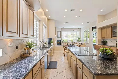 Kitchen - 5362 E Herrera Dr, Phoenix, AZ 85054 photo 4 of 4