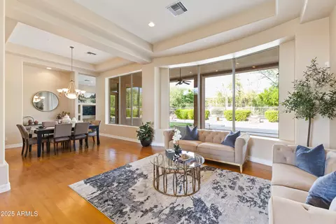 Living - 5362 E Herrera Dr, Phoenix, AZ 85054 photo 1 of 4