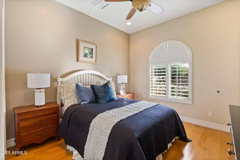 Bedroom - 5362 E Herrera Dr, Phoenix, AZ 85054 photo 5 of 8