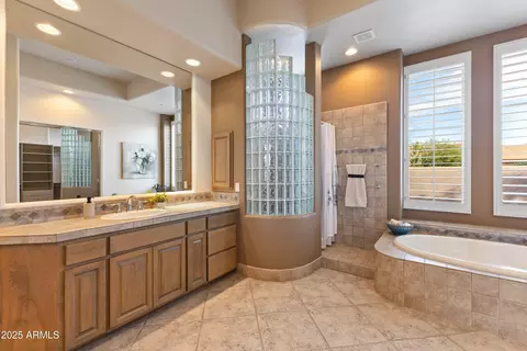Bath - 5362 E Herrera Dr, Phoenix, AZ 85054 photo 2 of 7