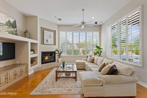 Living - 5362 E Herrera Dr, Phoenix, AZ 85054 photo 4 of 4