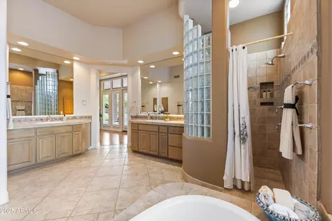 Bath - 5362 E Herrera Dr, Phoenix, AZ 85054 photo 4 of 7