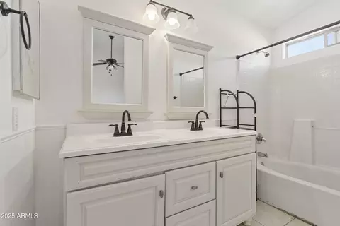 Bath - 910 E Potter Dr, Phoenix, AZ 85024 photo 1 of 2