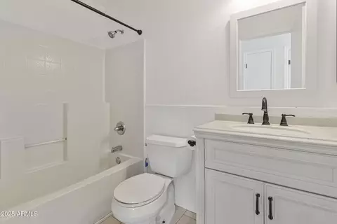 Bath - 910 E Potter Dr, Phoenix, AZ 85024 photo 2 of 2