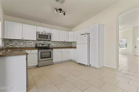 Kitchen - 910 E Potter Dr, Phoenix, AZ 85024 photo 2 of 2