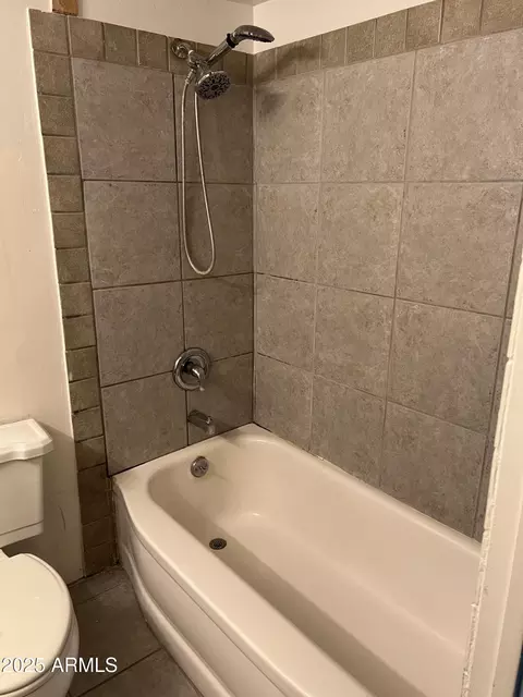 Bath - 2530 W Berridge Ln #E102, Phoenix, AZ 85017 photo 2 of 2