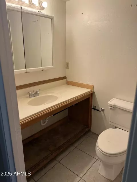 Bath - 2530 W Berridge Ln #E102, Phoenix, AZ 85017 photo 1 of 2