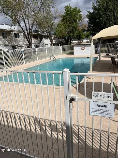 Exterior - 2530 W Berridge Ln #E102, Phoenix, AZ 85017 photo 3 of 4