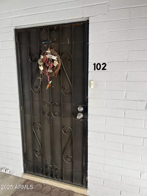 Exterior - 2530 W Berridge Ln #E102, Phoenix, AZ 85017 photo 2 of 4