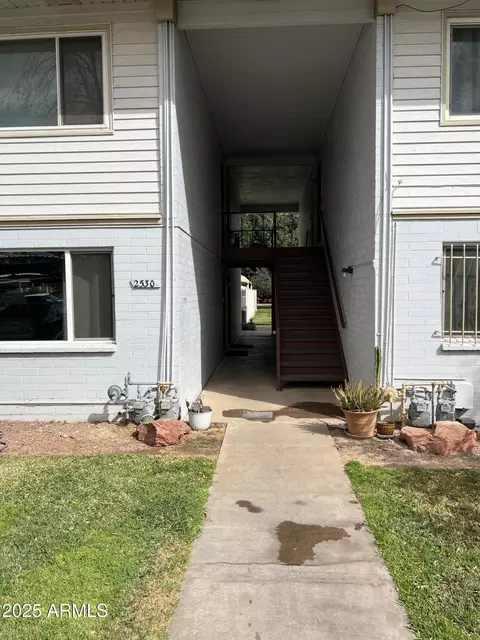 Exterior - 2530 W Berridge Ln #E102, Phoenix, AZ 85017 photo 1 of 4