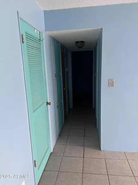 Entry Way - 2530 W Berridge Ln #E102, Phoenix, AZ 85017 photo 1 of 1