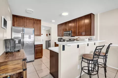 Kitchen - 758 E Sack Dr, Phoenix, AZ 85024 photo 2 of 2