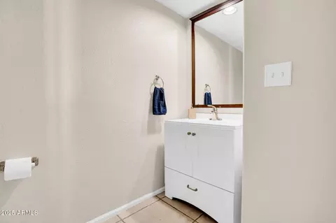 Bath - 758 E Sack Dr, Phoenix, AZ 85024 photo 1 of 2