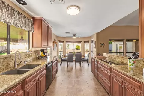 Kitchen - 16402 S 39th St, Phoenix, AZ 85048 photo 1 of 3