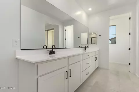 Bath - 2454 W Maximo Way, Phoenix, AZ 85085 photo 2 of 4