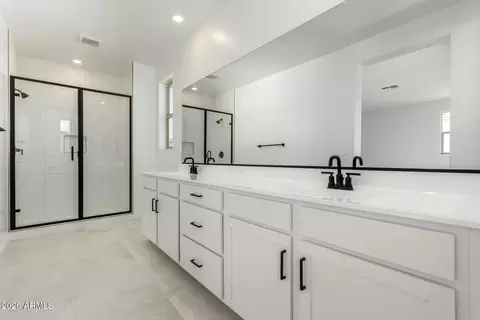 Bath - 2454 W Maximo Way, Phoenix, AZ 85085 photo 1 of 4