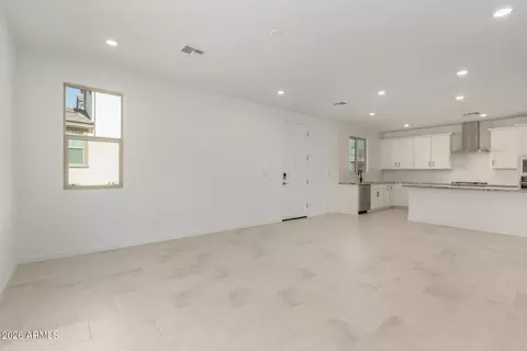 Living - 2454 W Maximo Way, Phoenix, AZ 85085 photo 2 of 2
