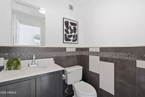 Bath - 1709 E Gelding Dr, Phoenix, AZ 85022 photo 1 of 7