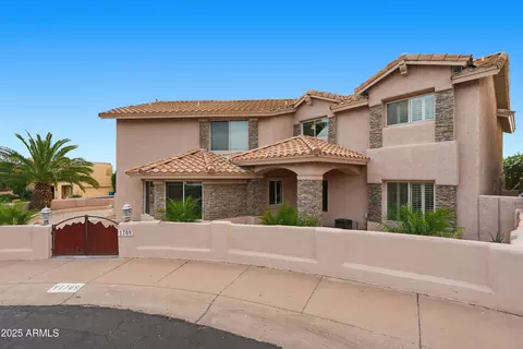 Exterior - 1709 E Gelding Dr, Phoenix, AZ 85022 photo 1 of 7