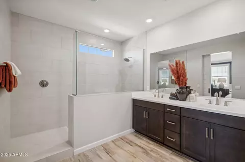 Bath - 21114 N 58th Way, Phoenix, AZ 85054 photo 1 of 3