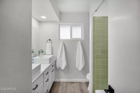 Bath - 506 Ellis Dr, Tempe, AZ 85282 photo 5 of 6